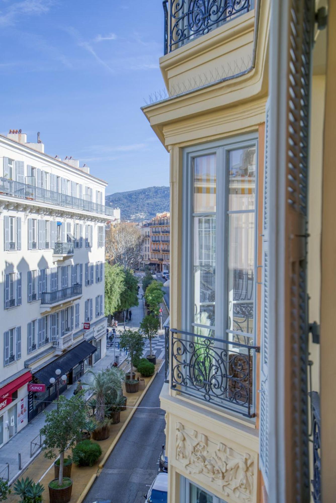 Sublime, Modern, Balconies, A/c, Refurbished Appartamento *