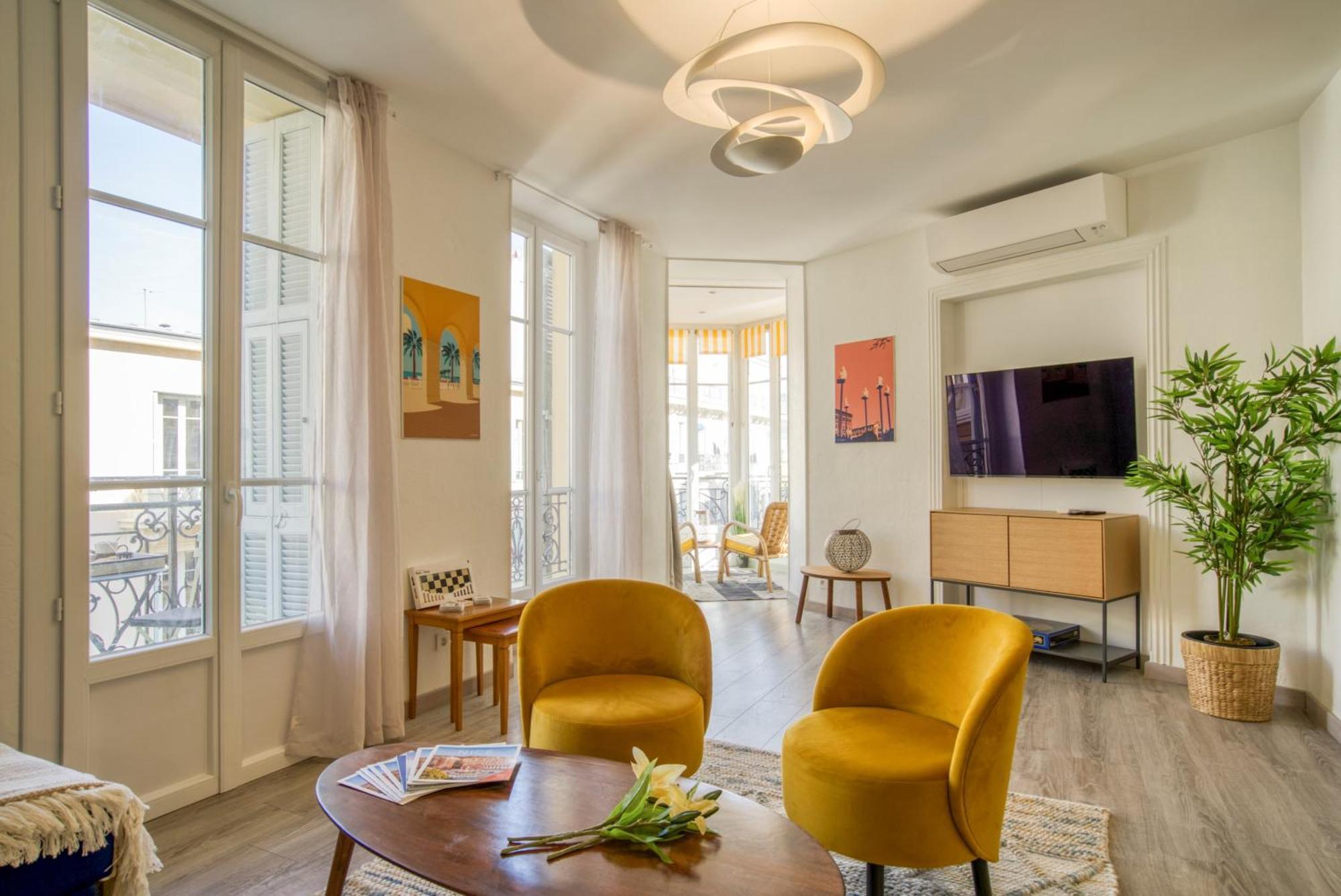 Sublime, Modern, Balconies, A/c, Refurbished Apartment Nizza